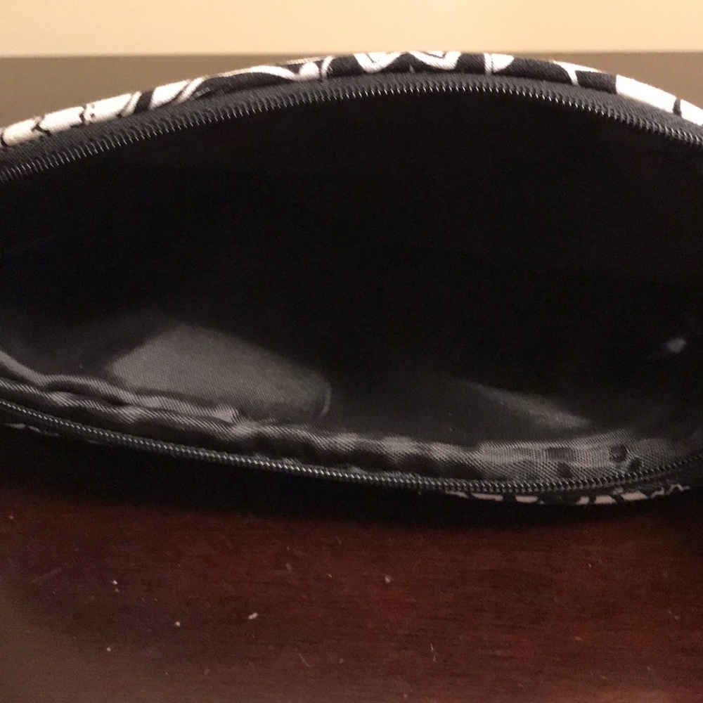 Small bag (Cosmetics,hair accessories,travel,etc) - Picture 3 of 5
